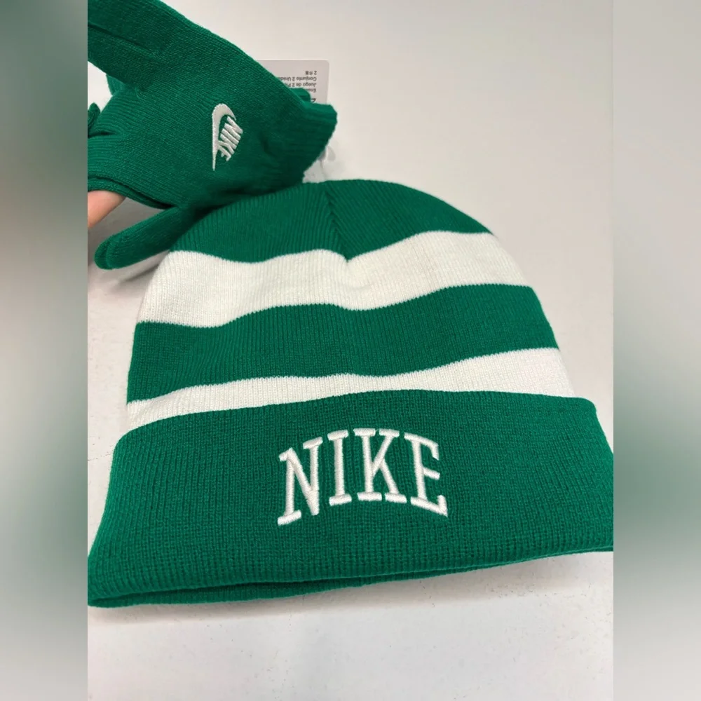 NIKE KIDS CHUNKY STRIPE GREEN TWO PIECE HAT AND GLOVE SET ONE SIZE
